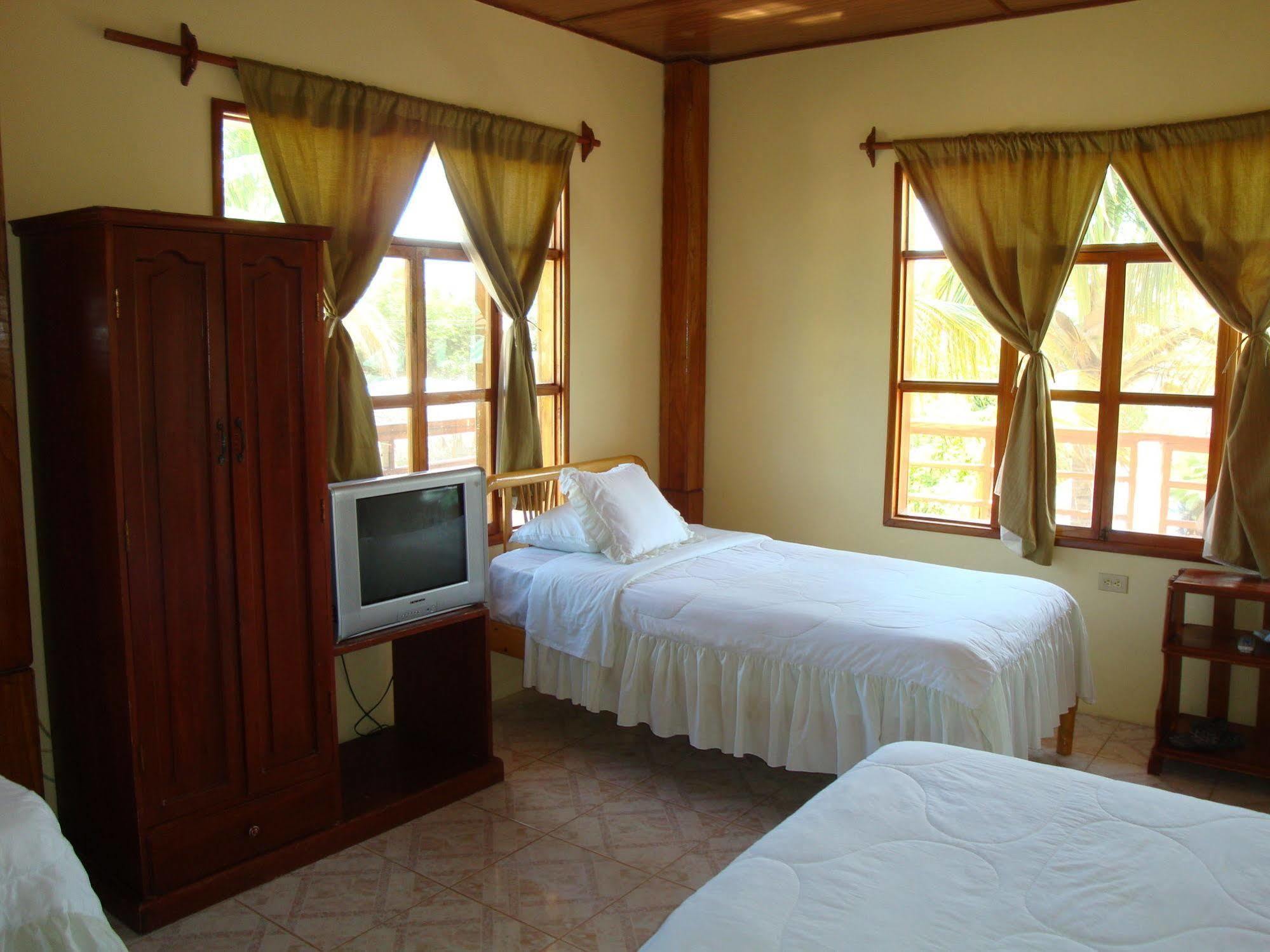 Hotel San Vicente Galapagos Пуэрто-Вильямиль Экстерьер фото
